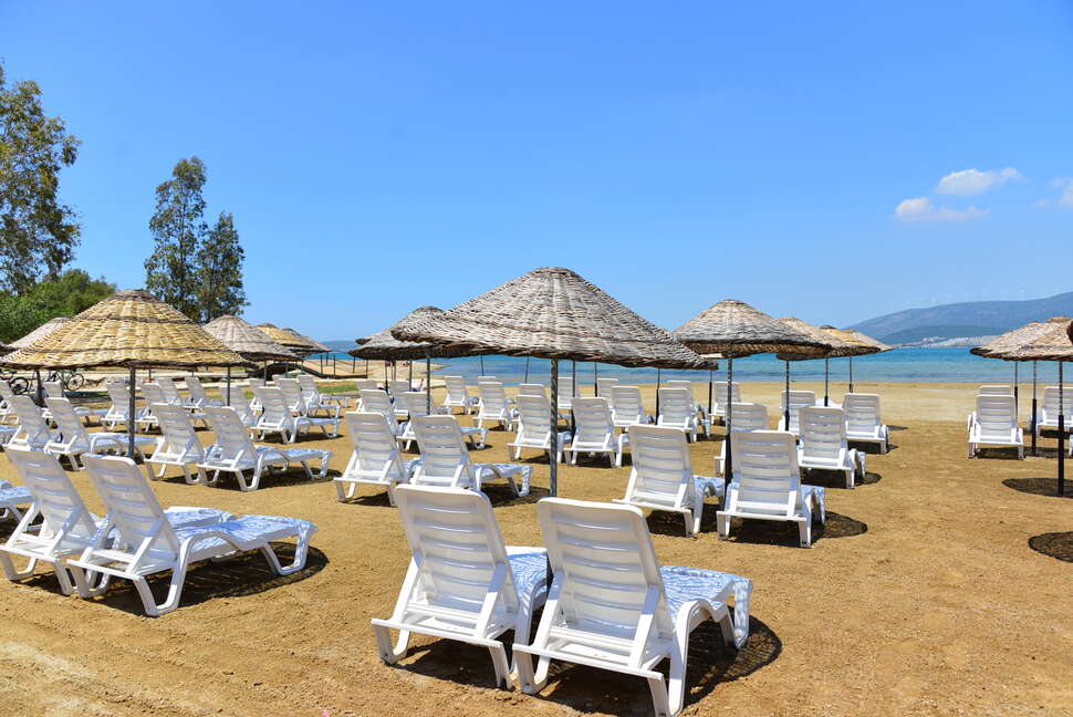 Een foto van het strand bij Ramada Resort by Wyndham Akbuk