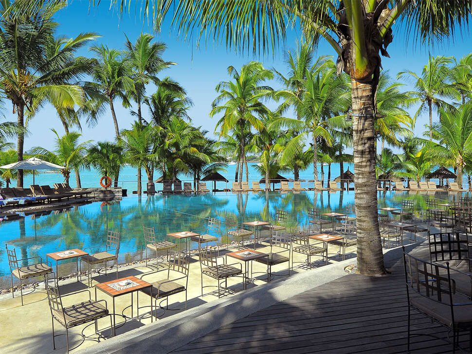 Een foto van het terras bij Mauricia Beachcomber