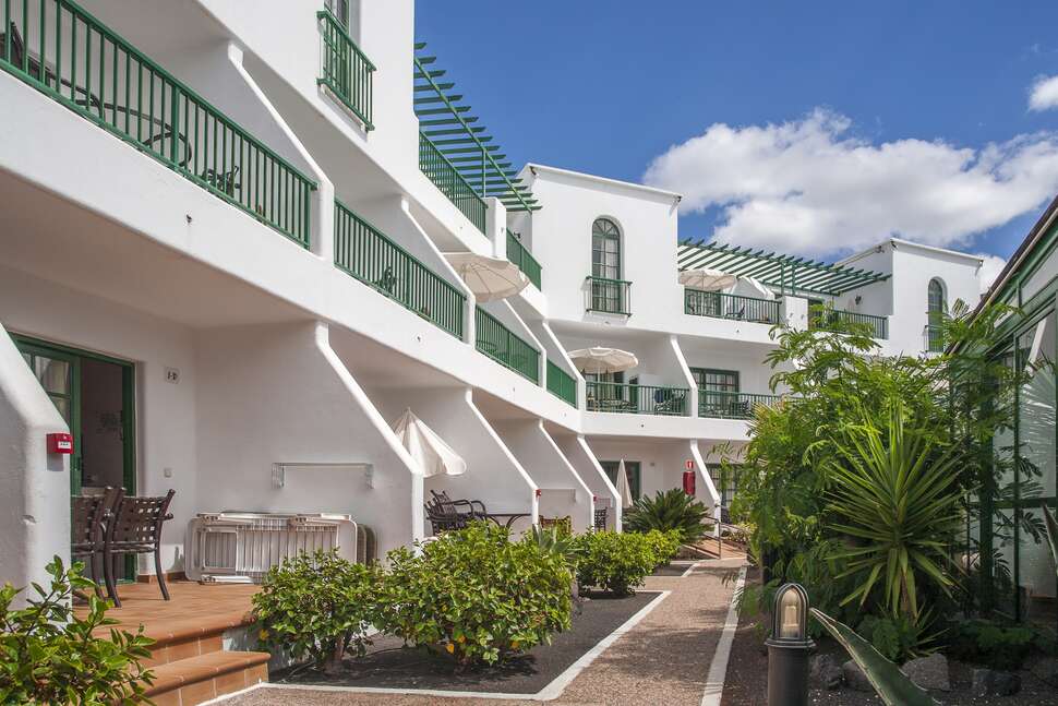 Een foto van de buitenkant van Club del Carmen by Diamond Resorts