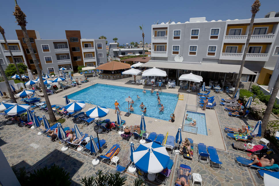 Een foto van het zwembad bij Kefalos Damon Aparthotel