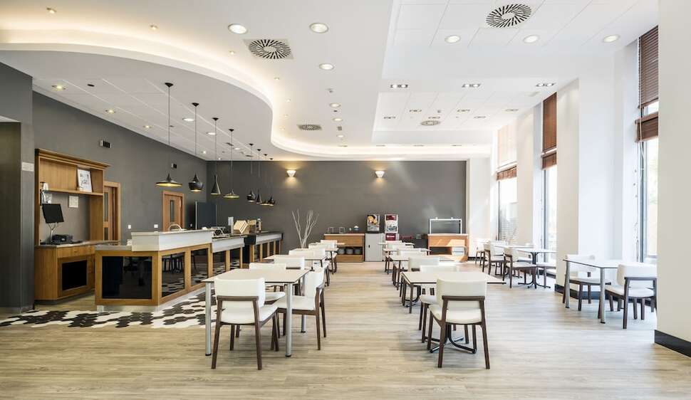 Een foto van de faciliteiten bij Hotel Ilunion Valencia 3