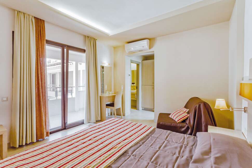 Een foto van Lagomandra Beach Hotel & Suites