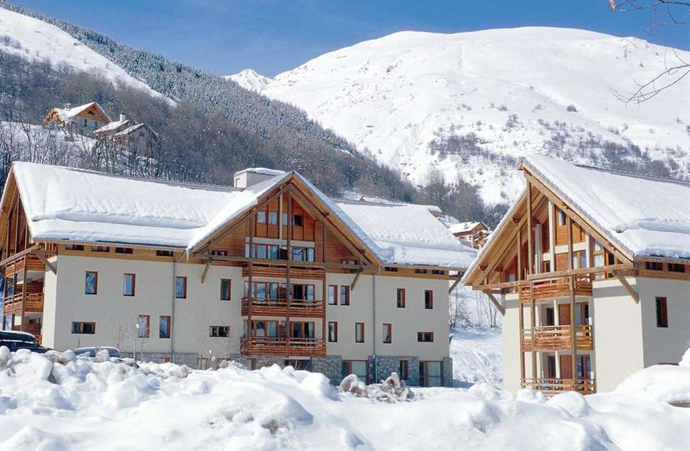 Een foto van de buitenkant van Les Chalets du Galibier
