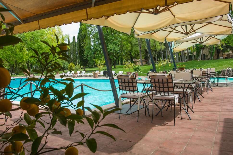 Ein Foto vom Pool im Borgo San Luigi