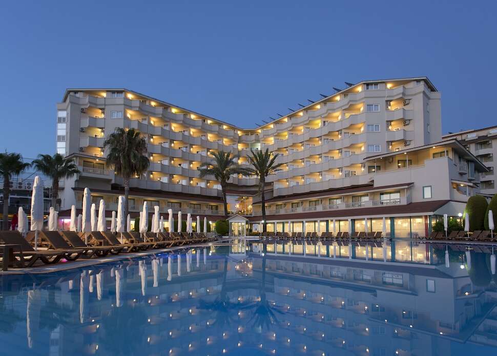 Een foto van het zwembad bij Febeach Hotel Side