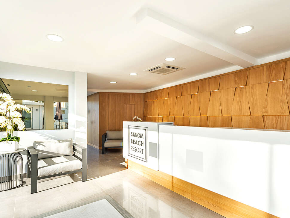 Een foto van het interieur van Sanom Beach Resort