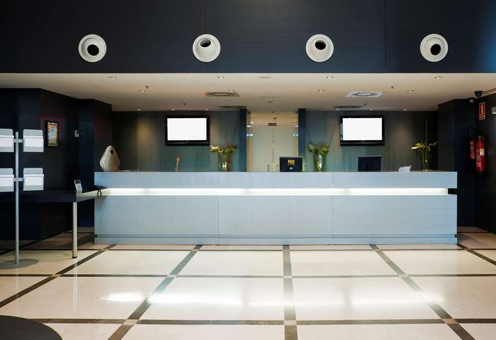 Een foto van het interieur van Hotel Ilunion Aqua 4