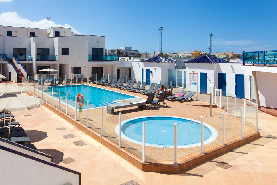 Een foto van het zwembad bij Appartementen Tao Cotillo