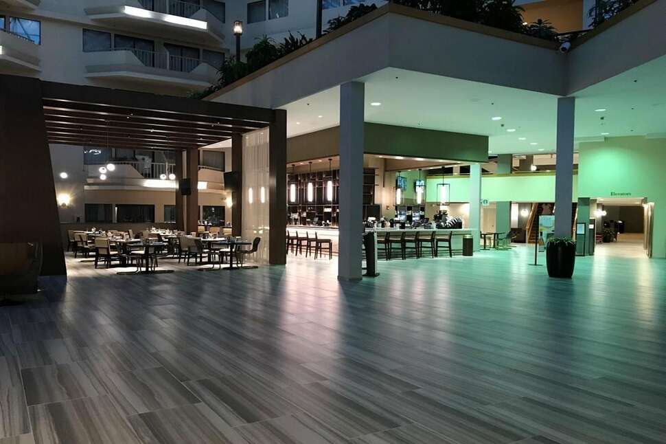 Ein Foto Doubletree by Hilton Newark Airport