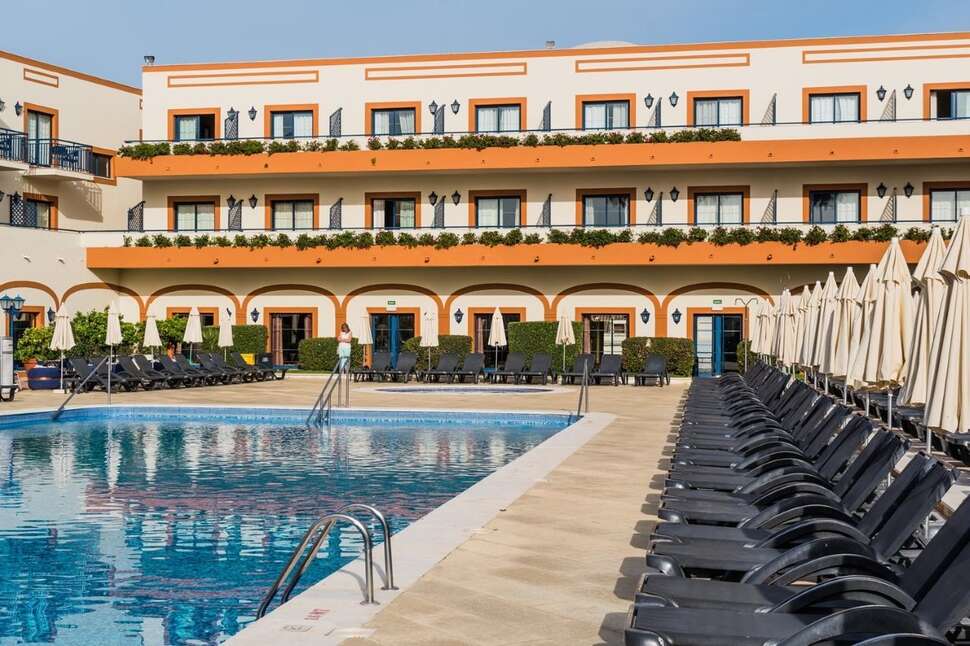 Een foto van het zwembad bij Vila Gale Tavira