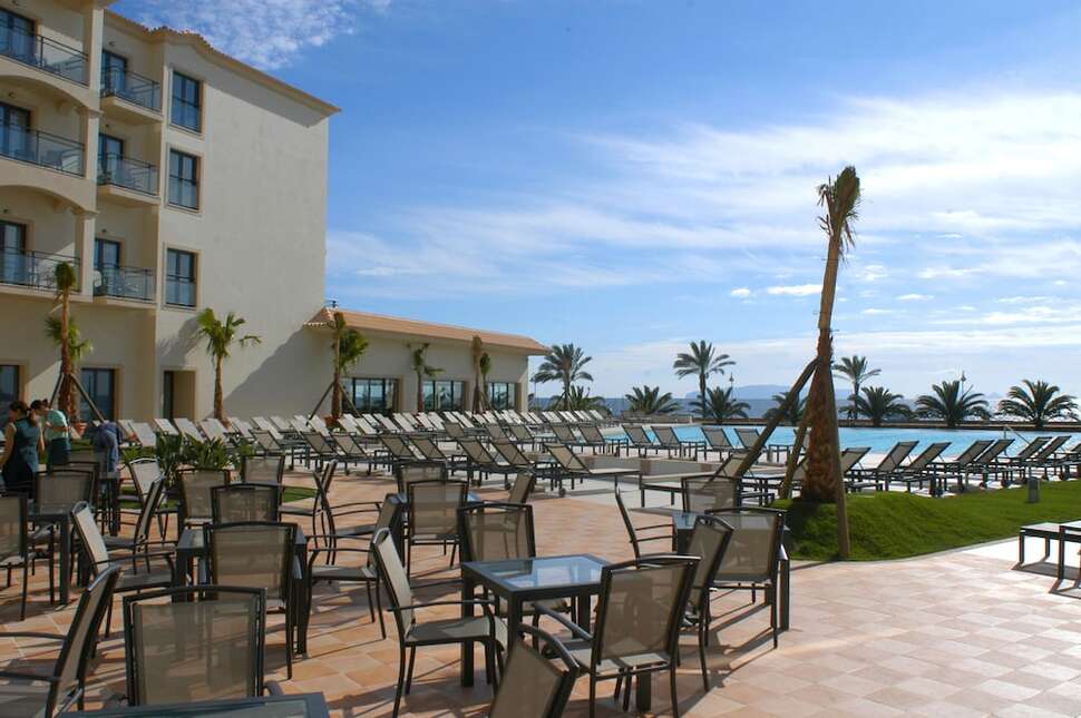 Een foto van het terras bij Vila Gale Santa Cruz