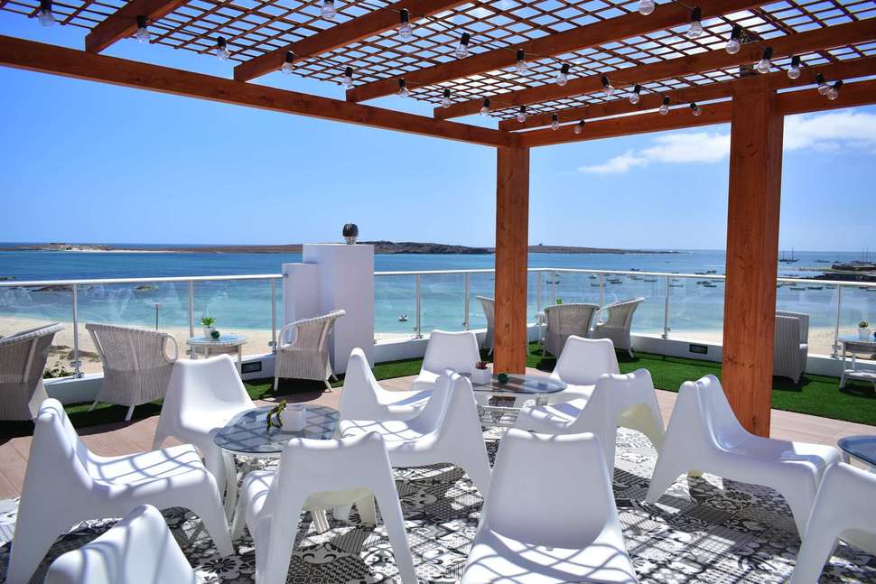 Een foto van het terras bij Ouril Hotel Agueda