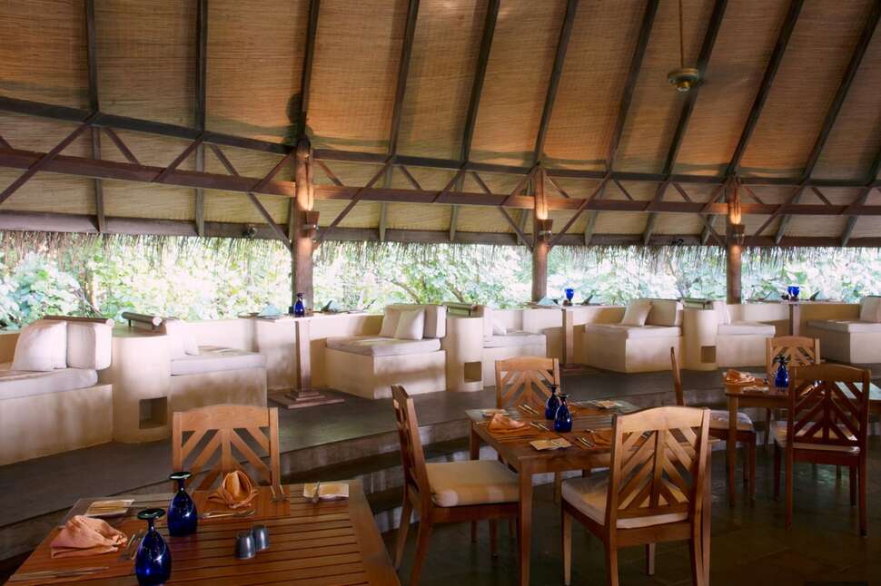 Ein Foto von der Terrasse im Coco Palm Dhuni Kolhu