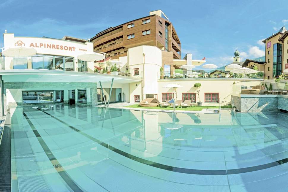 Een foto van het zwembad bij Alpinresort Sport & Spa