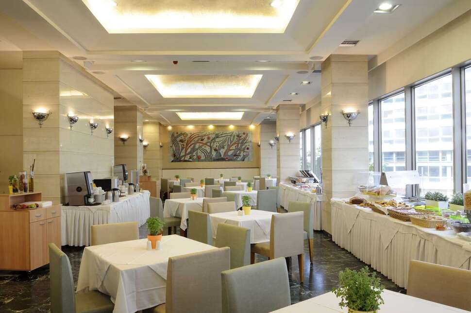 Een foto van de faciliteiten bij Dorian Inn Hotel