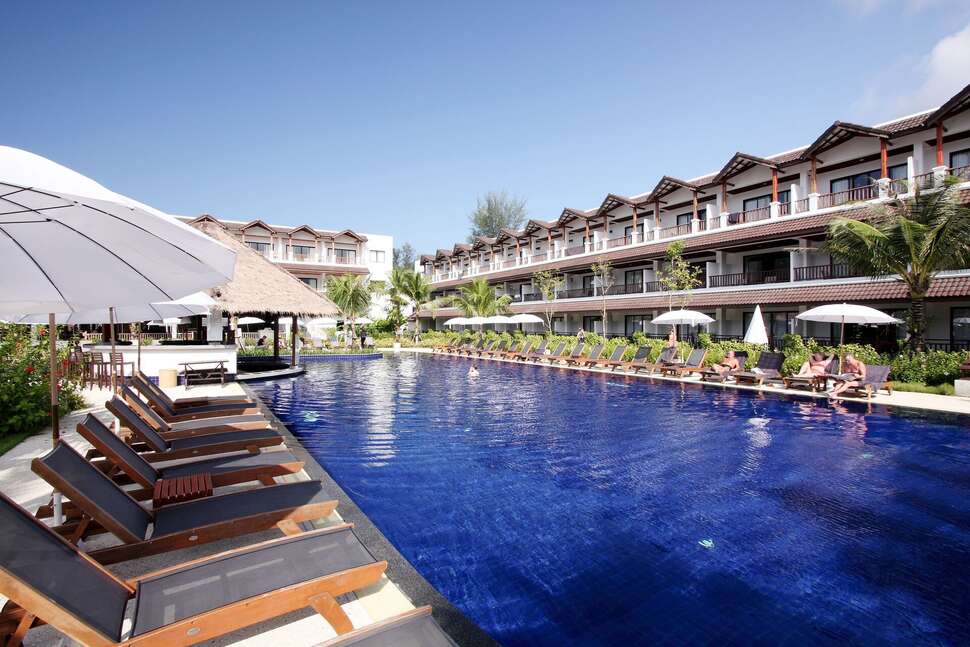 Een foto van het zwembad bij Sunprime Kamala Beach
