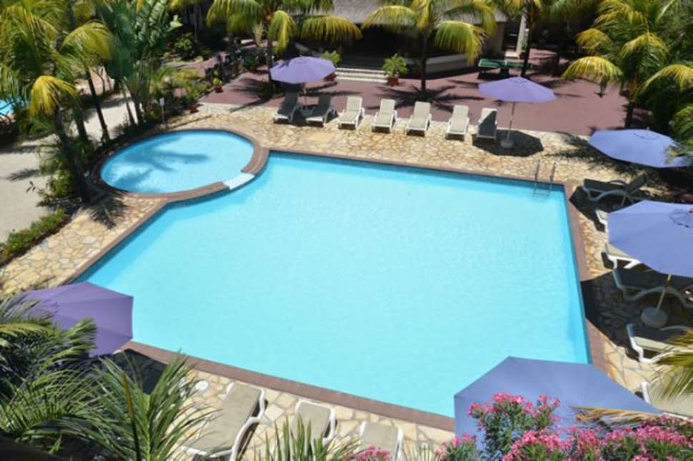Een foto van het zwembad bij Le Palmiste Resort & Spa