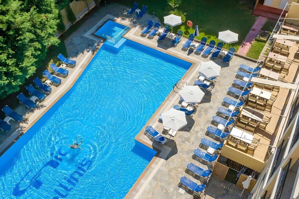Een foto van het zwembad bij Corfu Hellinis Hotel