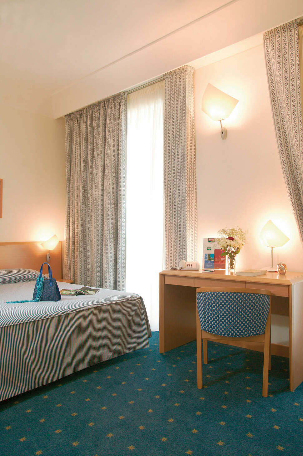Ein Foto Ibis Styles Napoli Garibaldi