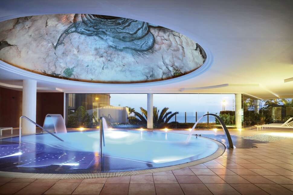 Een foto van het zwembad bij Roca Nivaria Gran Hotel