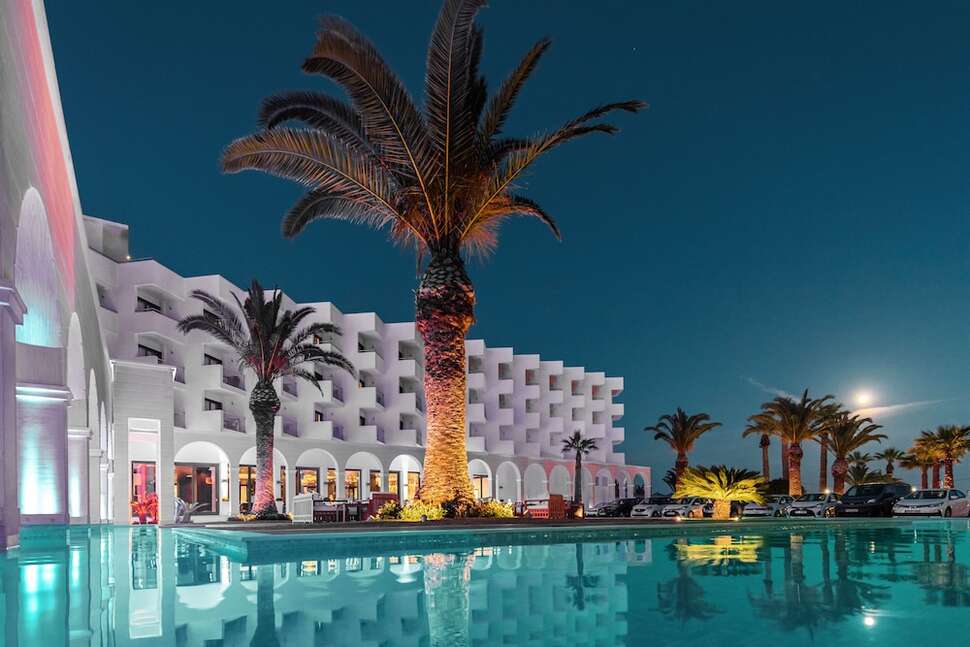 Ein Foto vom Pool im Mitsis Faliraki Beach Hotel & Spa
