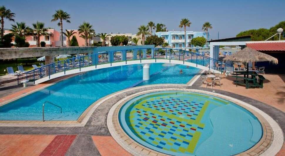 Een foto van het zwembad bij Corali Hotel & Village