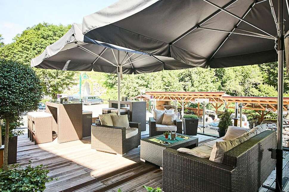 Een foto van het terras bij Hotel Gollinger Hof