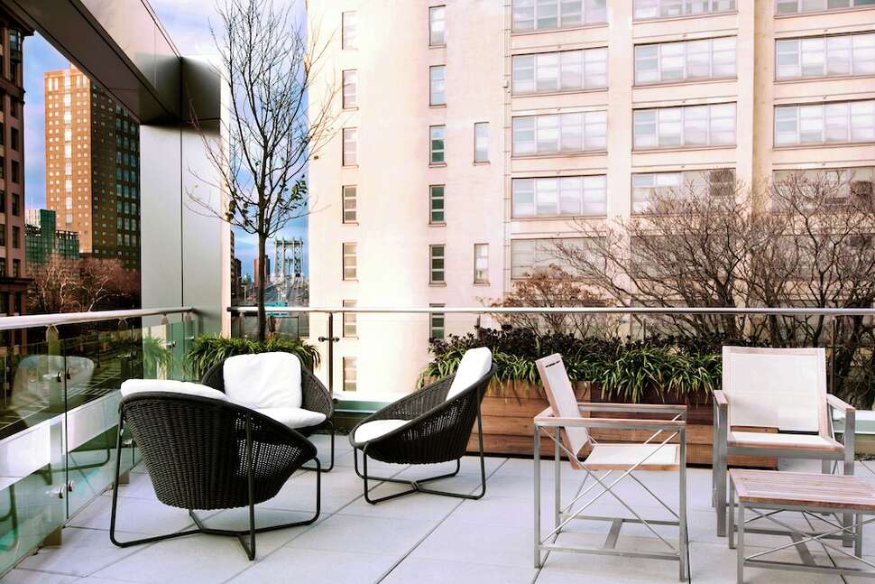 Een foto van het terras bij The Tillary Hotel