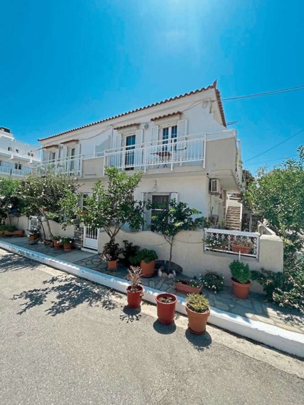 Ein Foto Leonidas Apartments