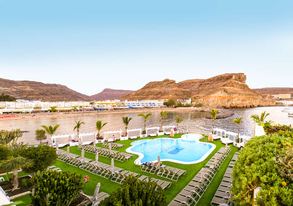 Een foto van het zwembad bij Hotel Livvo Puerto de Mogan