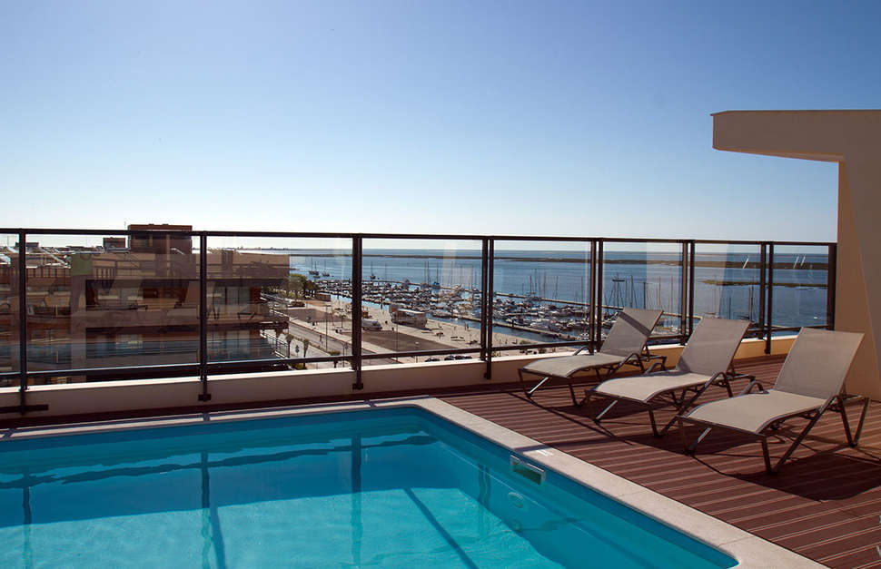 Een foto van het zwembad bij Real Marina Hotel & Spa