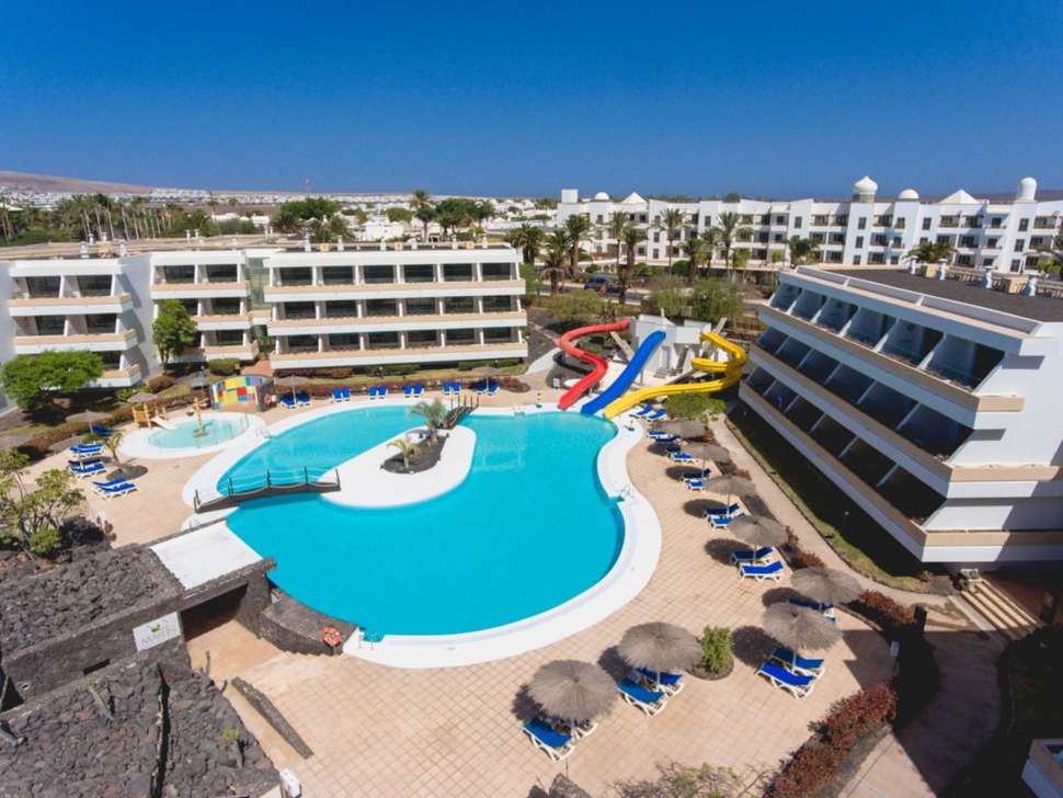 Een foto van het zwembad bij Dreams Lanzarote Playa Dorada Resort & Spa