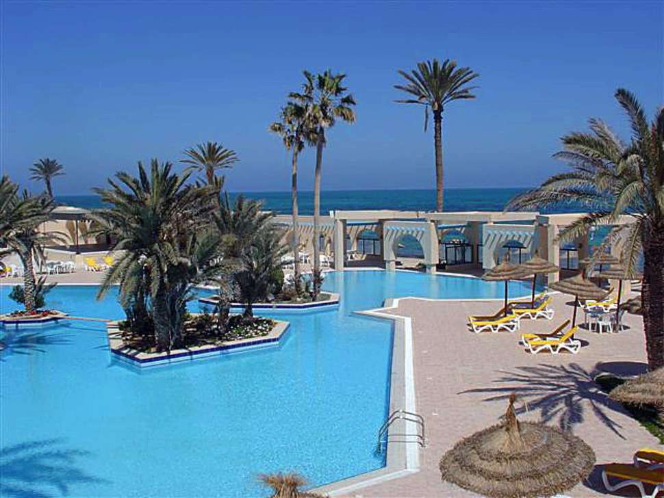 Een foto van het zwembad bij Zita Beach Resort