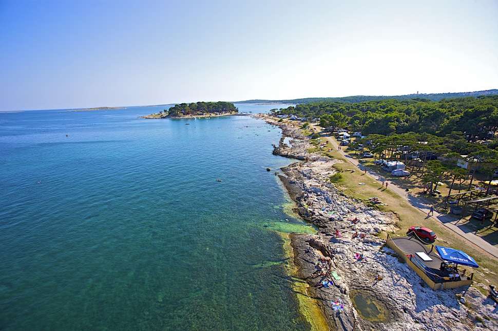 Een foto van het strand bij Camping Arena Medulin