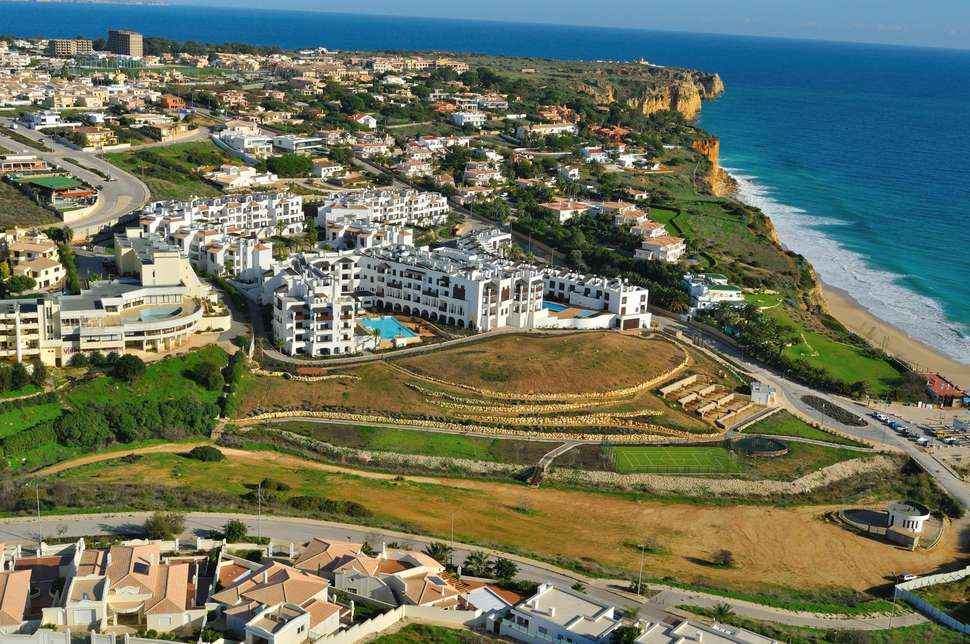 Een foto van de buitenkant van Belmar Spa & Beach Resort