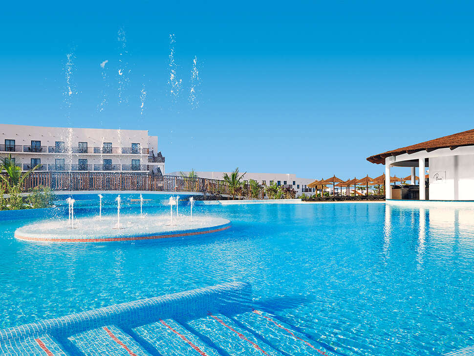 Een foto van het zwembad bij Melia Dunas Beach Resort & Spa