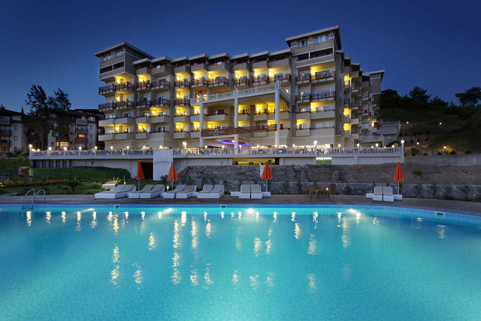 Een foto van het zwembad bij Hotel Justiniano Deluxe Resort