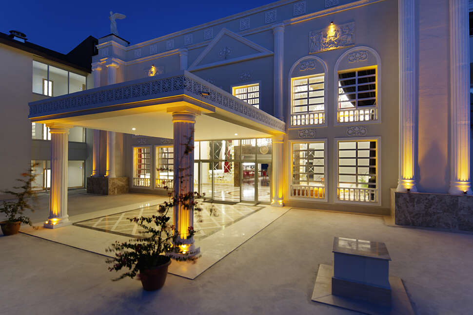 Een foto van de buitenkant van Hotel Justiniano Deluxe Resort