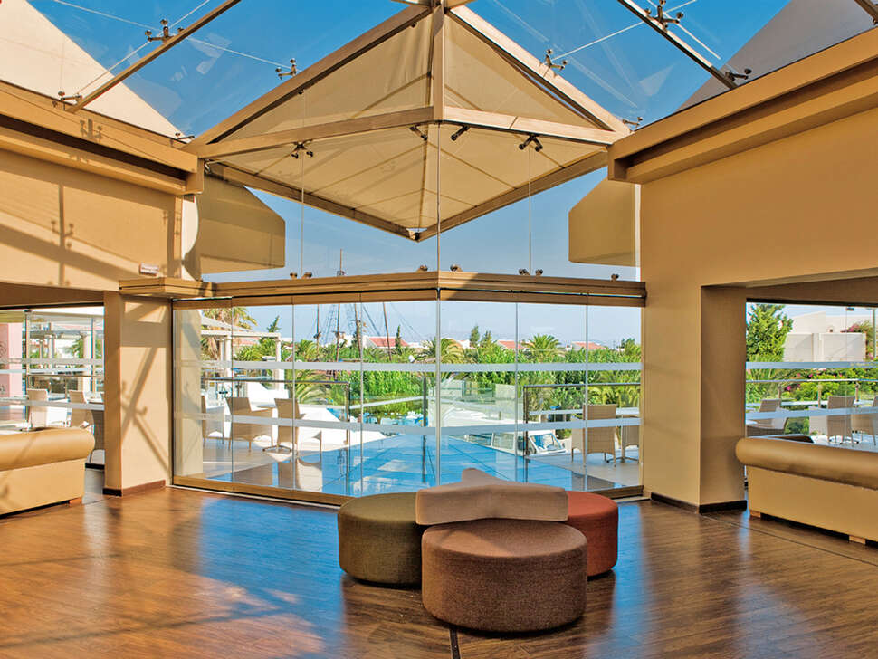 Een foto van het interieur van Kipriotis Village Resort