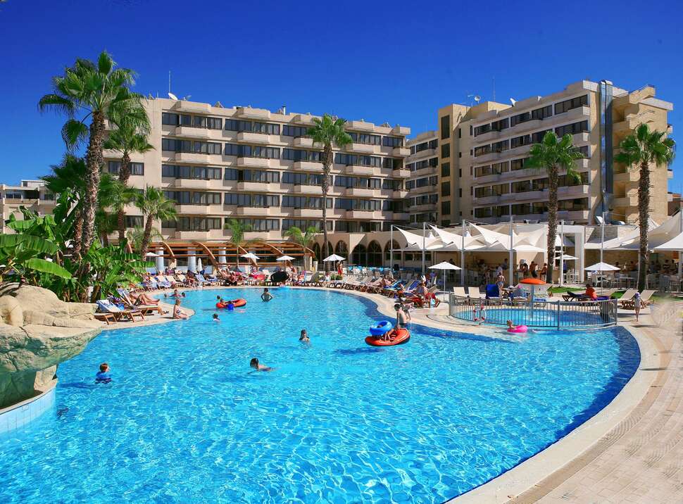 Ein Foto vom Pool im Atlantica Oasis Hotel