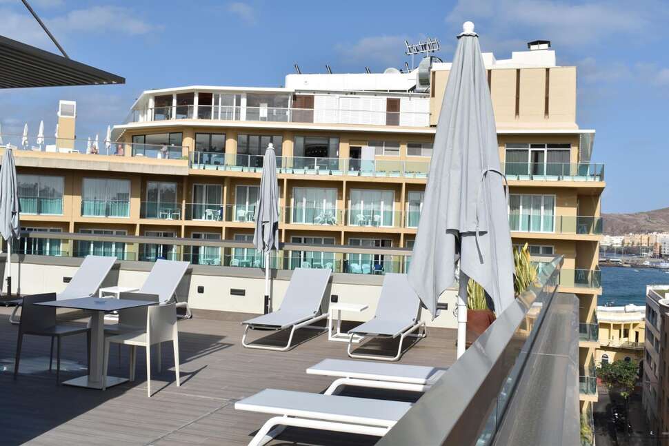 Een foto van het terras bij Hotel Dona Luisa