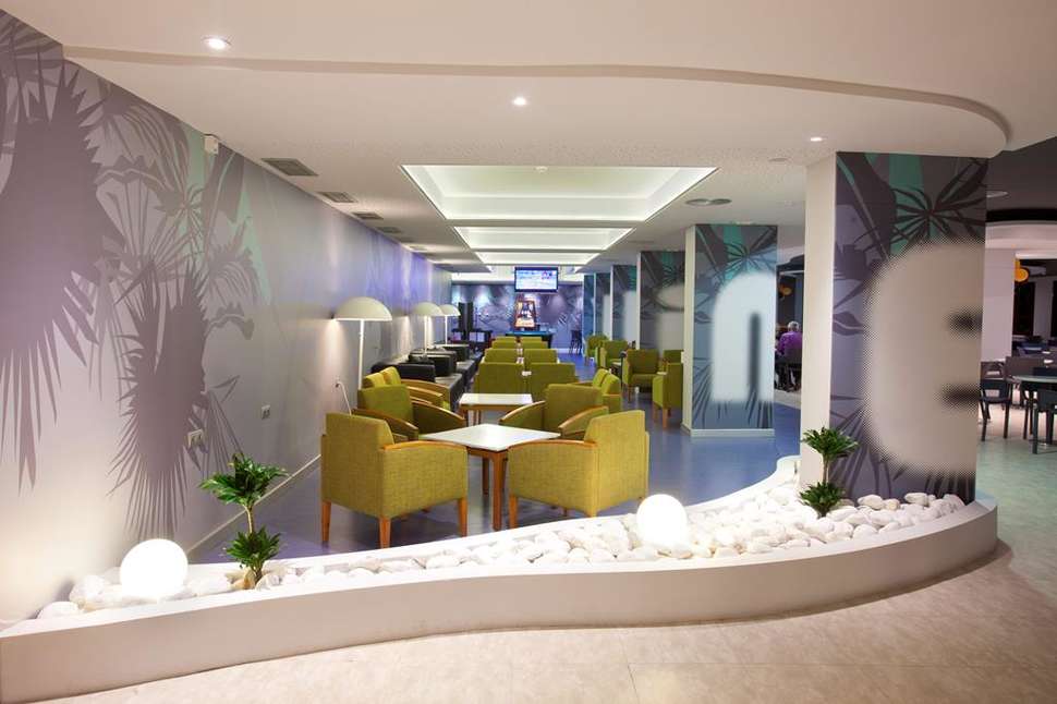 Een foto van het interieur van Mercure Benidorm