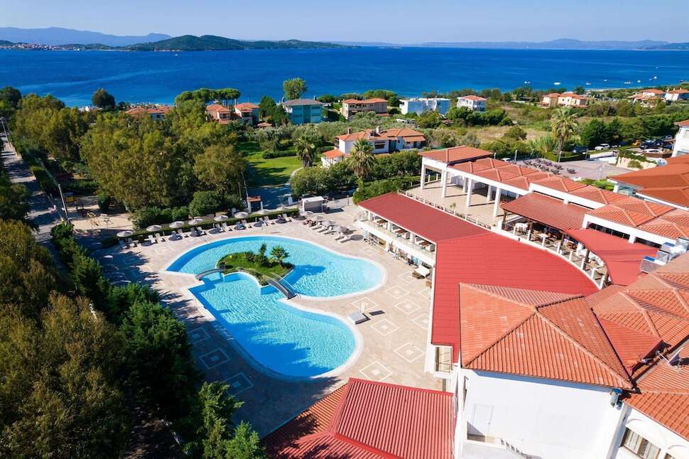 Een foto van het zwembad bij Alexandros Palace Hotel & Suites