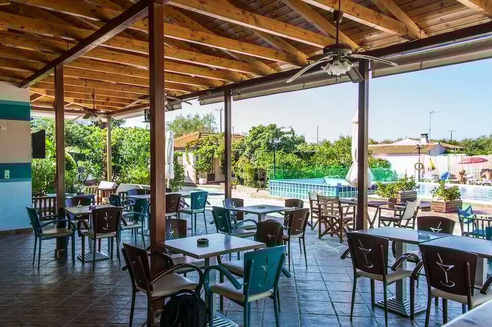 Een foto van het terras bij Zante Nest Studios & Appartementen
