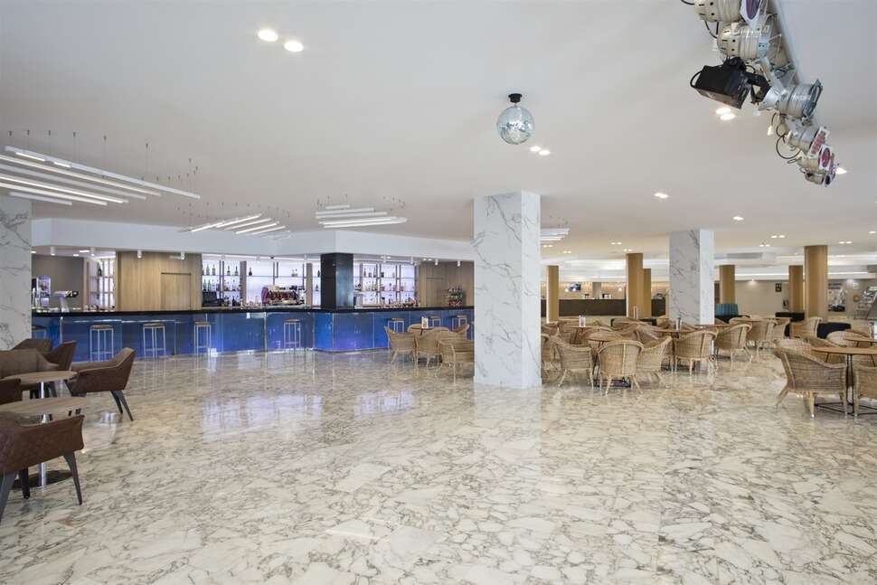 Een foto van het interieur van Hotel Best Cambrils