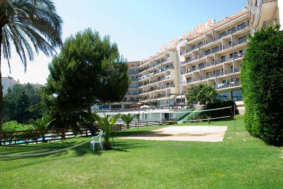 Een foto van de buitenkant van Hotel Samba