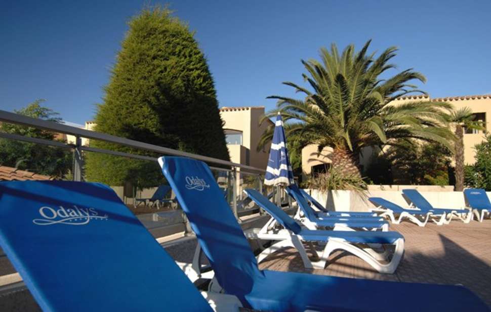 Een foto van het terras bij Odalys Résidence Saint-loup