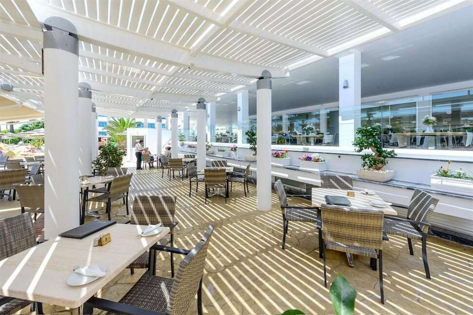 Een foto van de faciliteiten bij Tasia Maris Beach Hotel