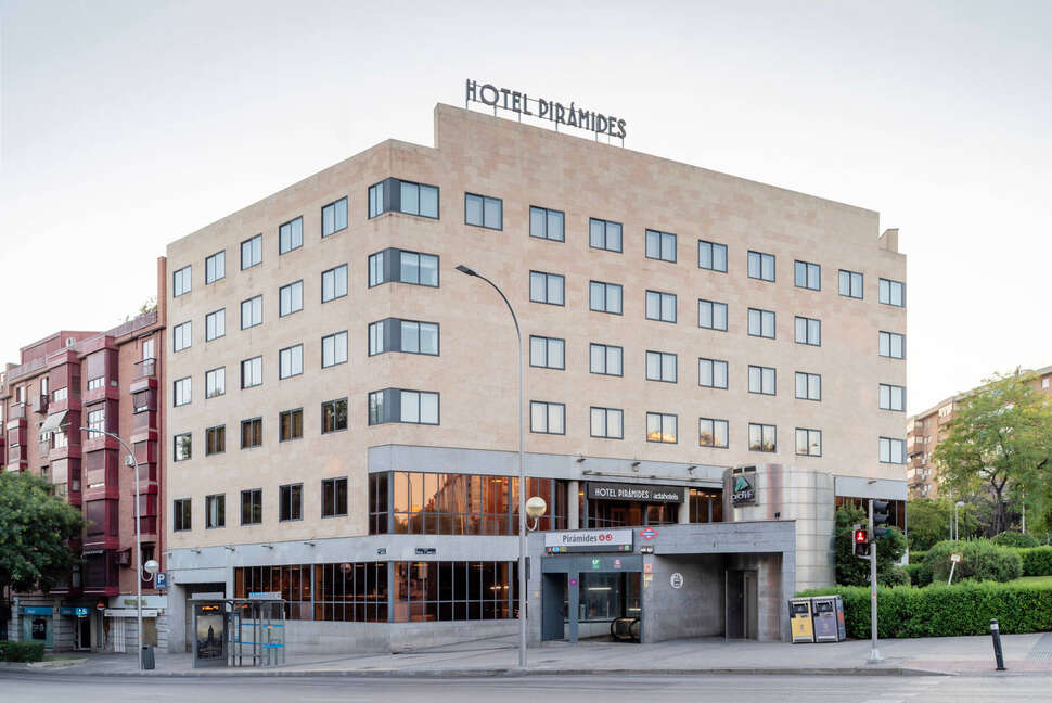 Een foto van Holiday Inn Madrid Piramides