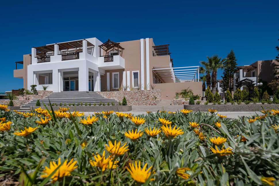Een foto van de buitenkant van Gaia Village Hotel